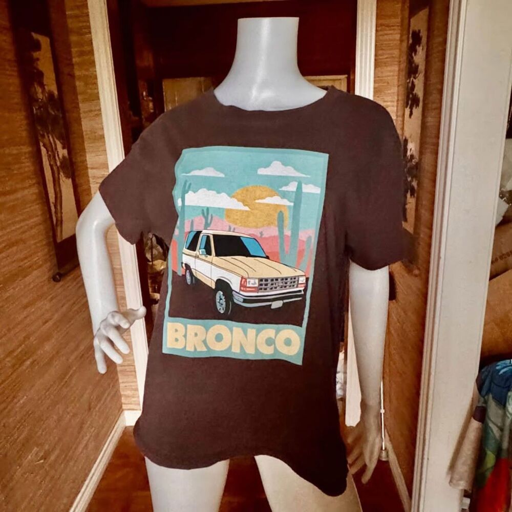 Official Licensed Ford Bronco 100% Cotton Women’s T-shirt Size Large